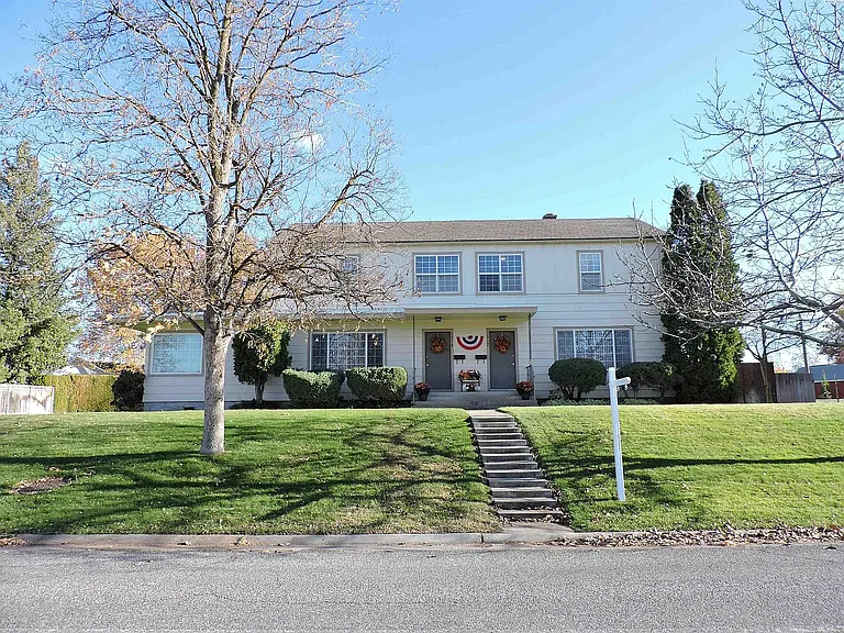 1714 Hunt Ave — Photo 1
