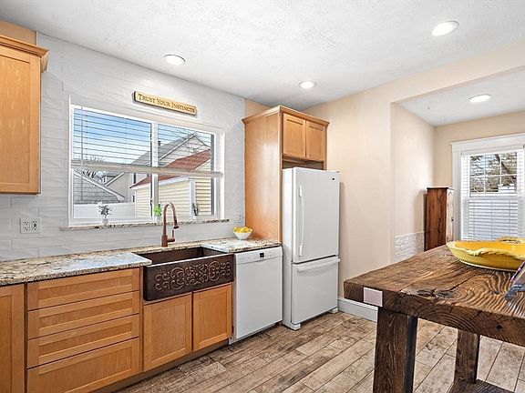 3rd image of 54 Clements Rd