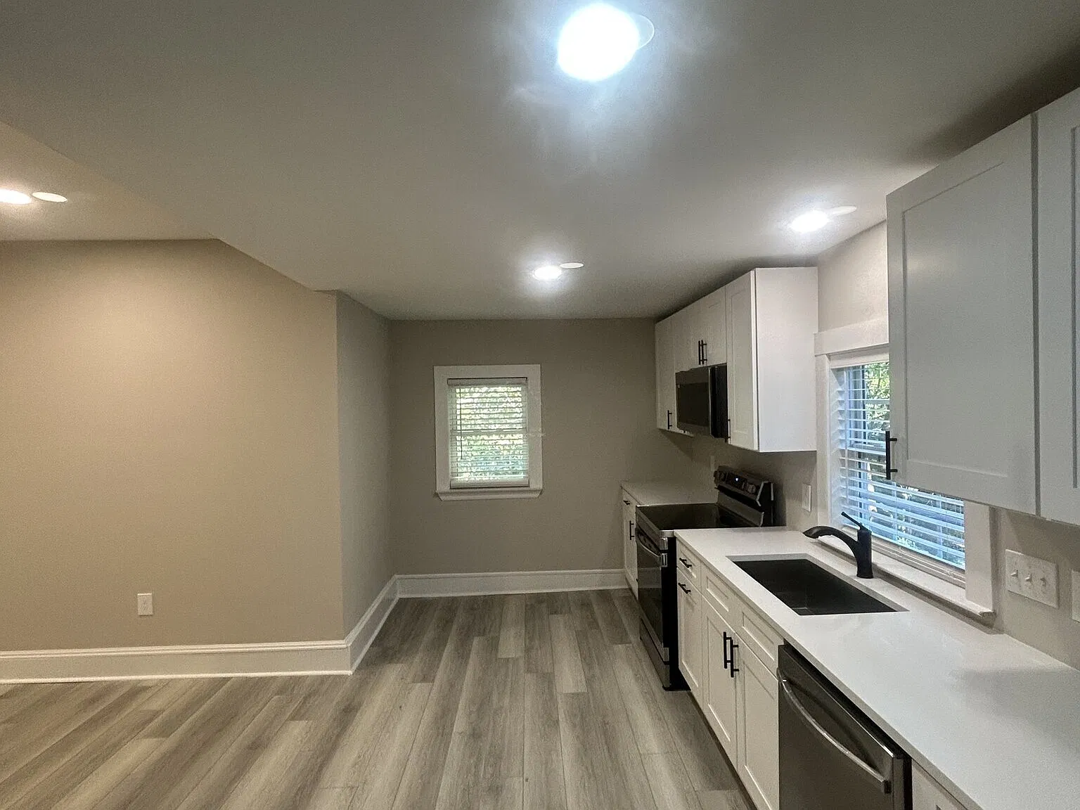 3 bed, 2.0 bath, 1810 sqft, $2,195 — Photo 4