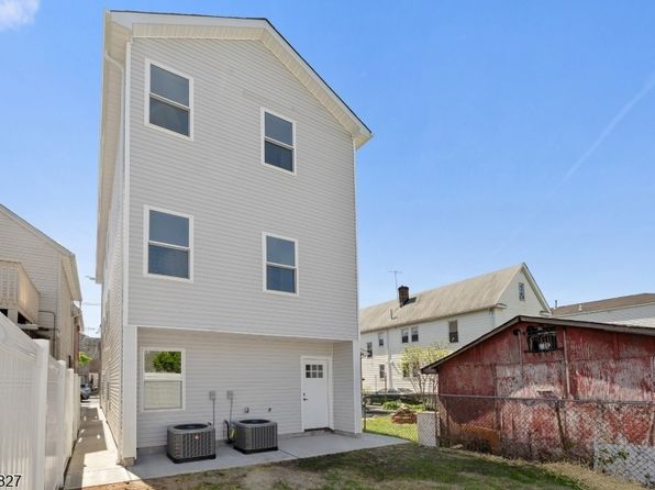 217 Atlantic St, Elizabeth City, NJ 07206