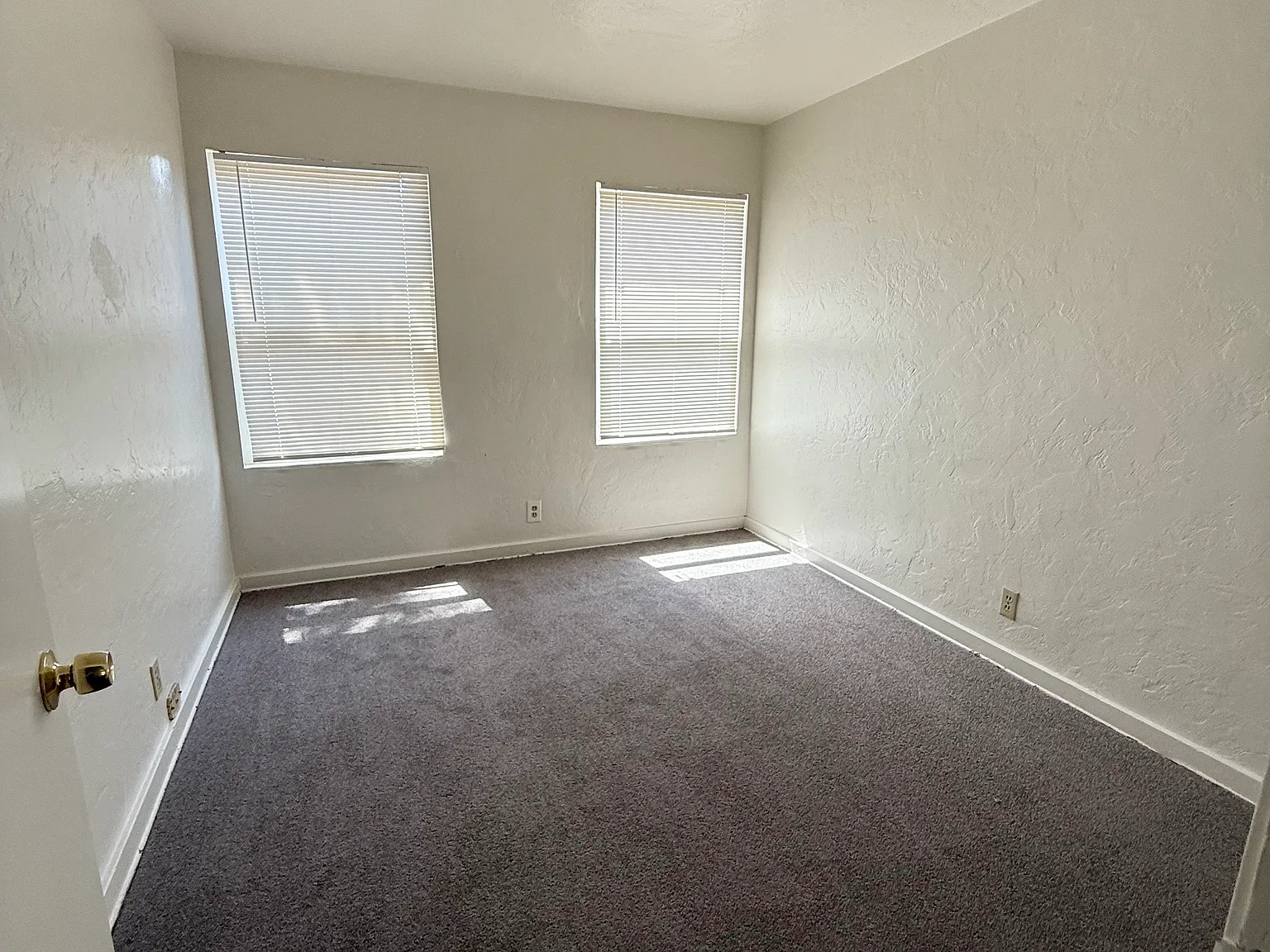 3 bed, 1000 sqft, $1,550 — Photo 4