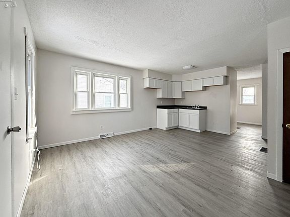4th image of 171 1st Ave