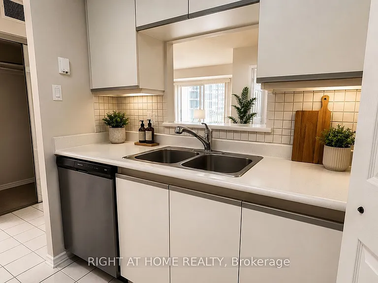 265 Enfield Pl #511 — Photo 2