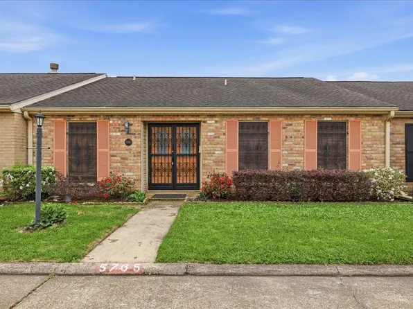 5765 Townhouse Ln, Beaumont, TX 77707