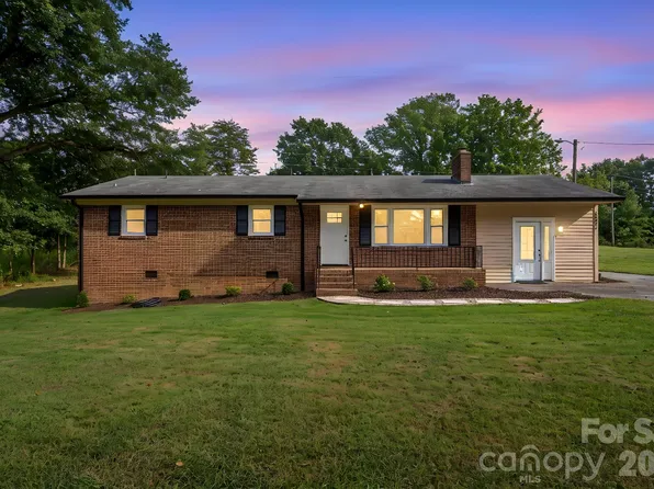 1081 Redleaf Trl, Lincolnton, NC 28092