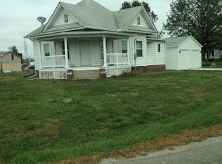 612 Church St, Cameron, IL 61423