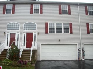1018 Wooded Pond Dr, Harrisburg, PA 17111