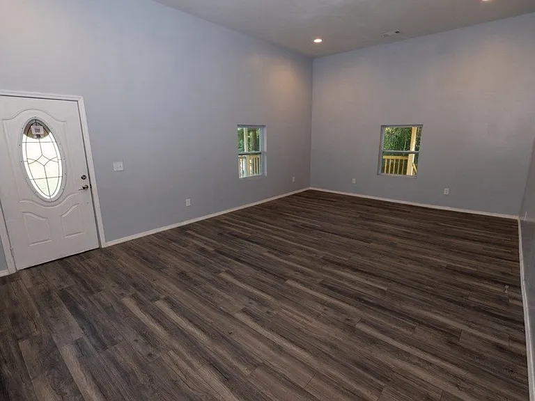 2113 Summerville Rd #1 — Photo 2