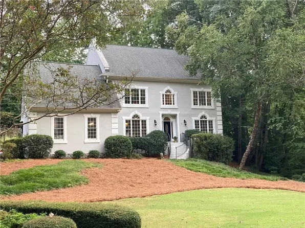 5830 Plantation Dr, Roswell, GA 30075