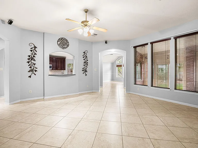 802 Floriencia St — Photo 12
