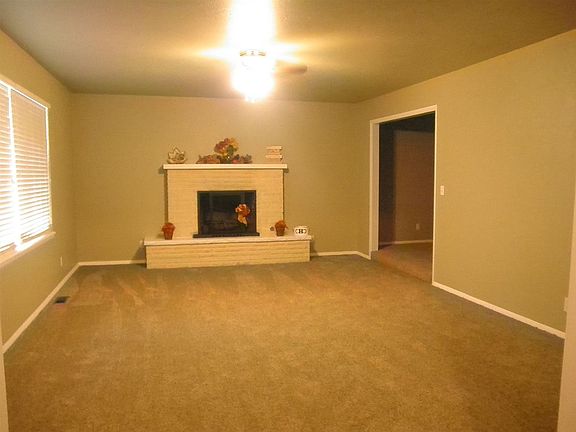 4th image of 2225 Garden St