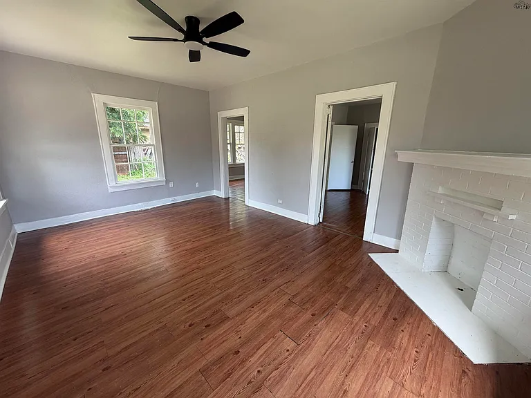 2206 Avenue E — Photo 1