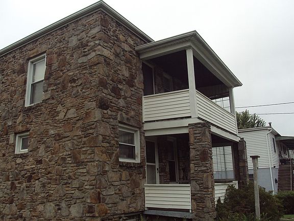 5th image of 331 W Main St