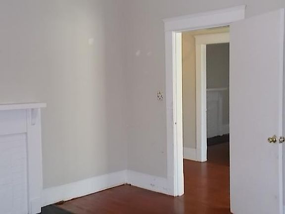 5th image of 1829 Woodbine Ave