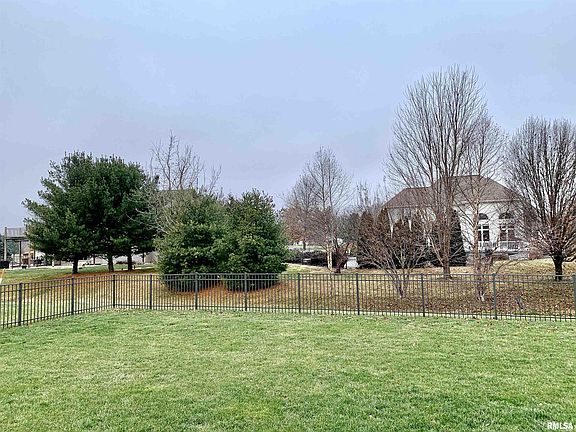 3rd image of 107 Pearl Pl