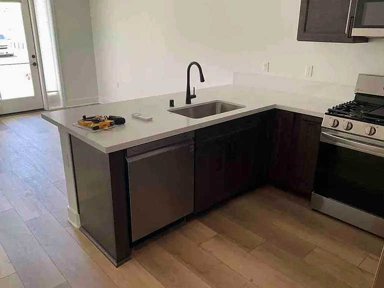 402 W Grand Ave #101 — Photo 4
