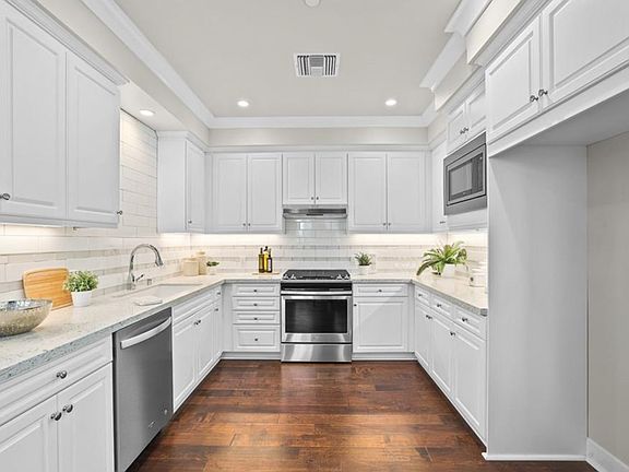 3rd image of 913 Arcadia Ave #B