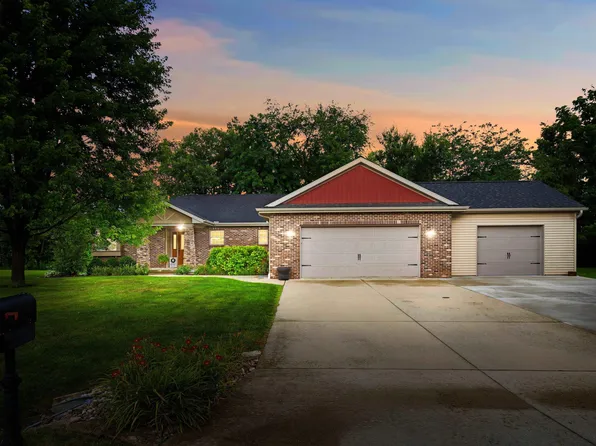 208 Valley Ct, Goodfield, IL 61742