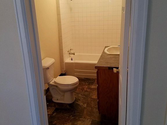 3rd image of 333 E Greenview Ave