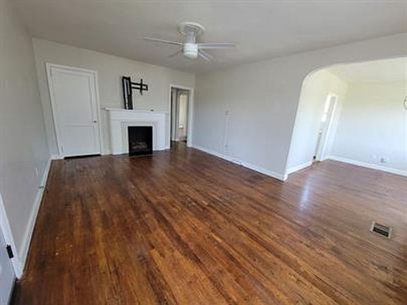 5th image of 7 Calhoun Rd #B