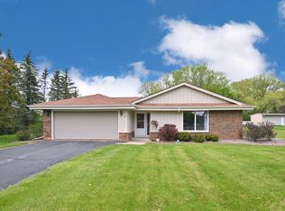 922 W El Patio Ln, Mequon, WI 53092