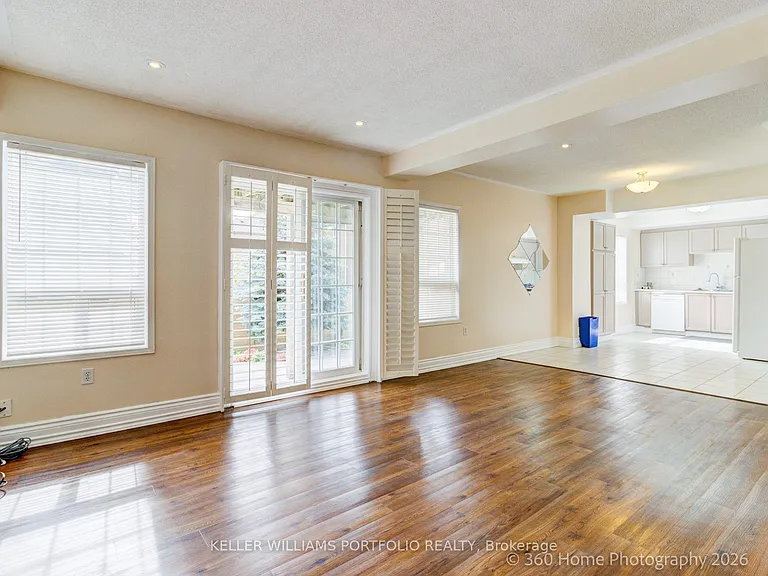 366 Old Harwood Ave — Photo 2