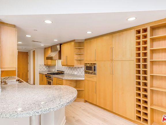 4th image of 1521 Greenfield Ave APT 205
