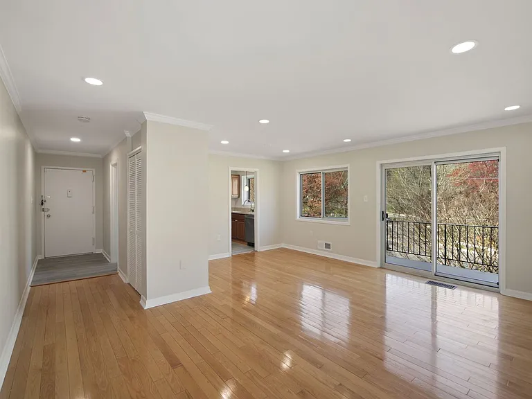 10619 Weymouth St #201 — Photo 9