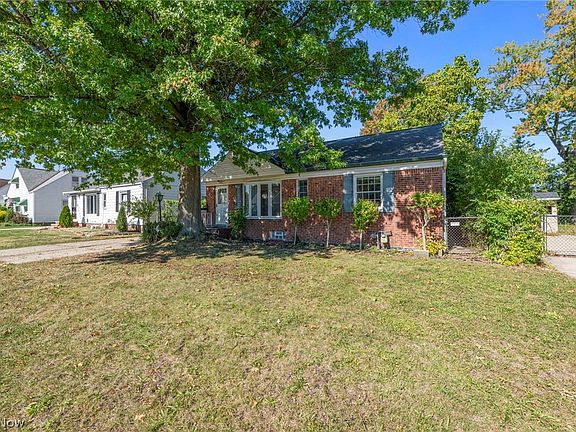 2nd image of 28775 Hazel Ave