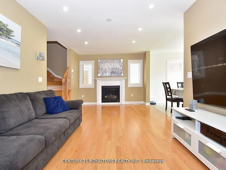 386 Thompson St — Photo 14