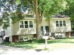 1320-1322 Delta Dr, Cedar Falls, IA 50613