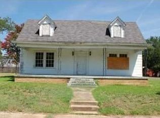 224 S Spruce St, Vivian, LA 71082