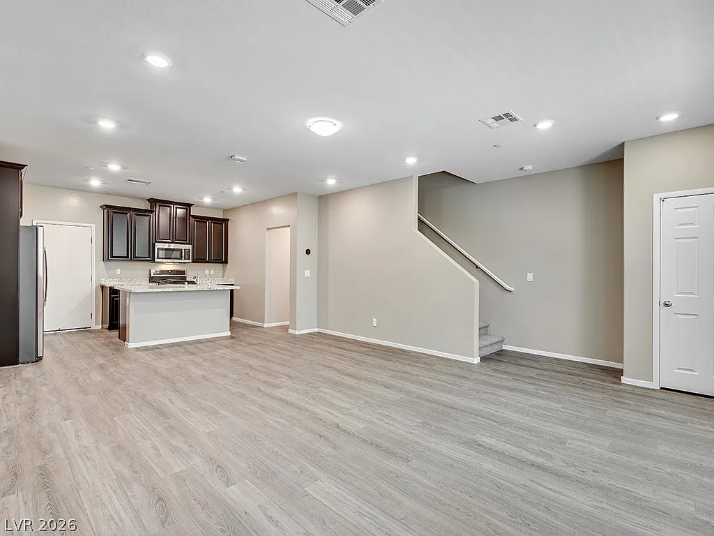 3 bed, 2.5 bath, 1543 sqft, $2,300 — Photo 3