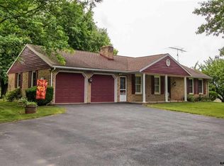 817 Greenbriar Rd, York, PA 17404