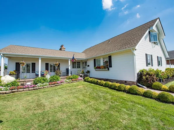 900 4th Street, West Babylon, NY 11704