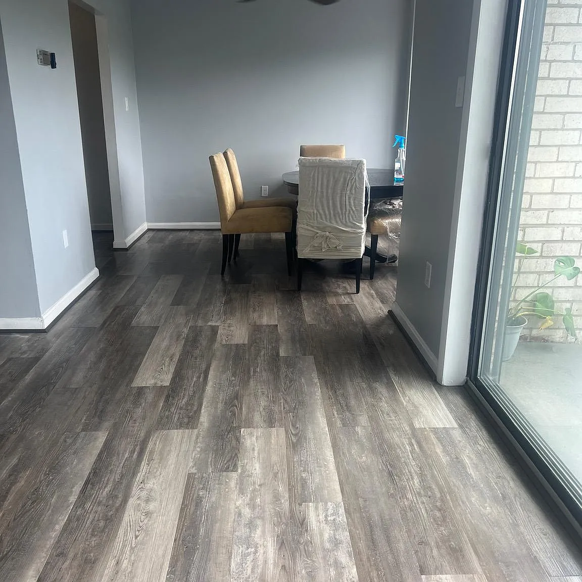 2 bed, 1054 sqft, $2,059 — Photo 2