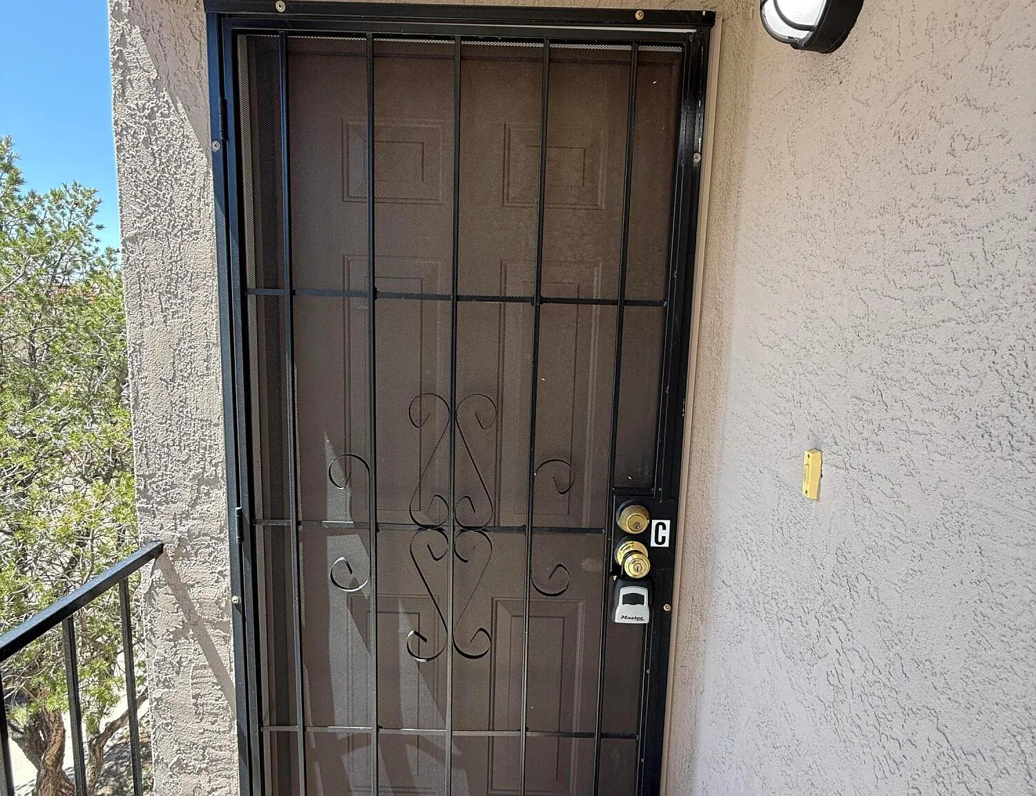 2 bed, 1.0 bath, 850 sqft, $1,200 — Photo 2
