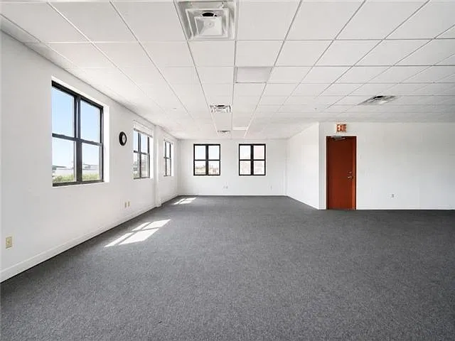 Studio, $5,500 — Photo 4
