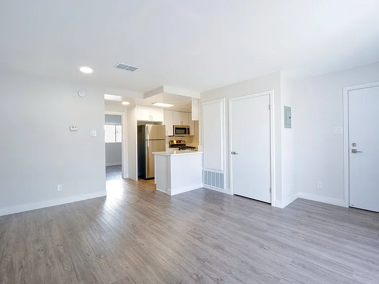11208 S Western Ave — Photo 38