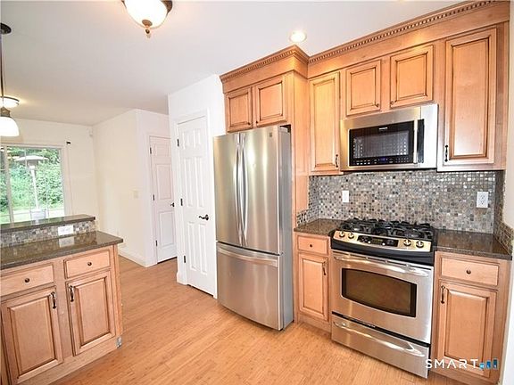 4th image of 1382 Wolcott Road