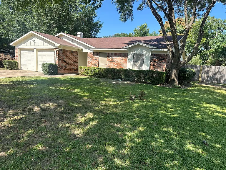 1108 Crepe Myrtle Ct — Photo 2