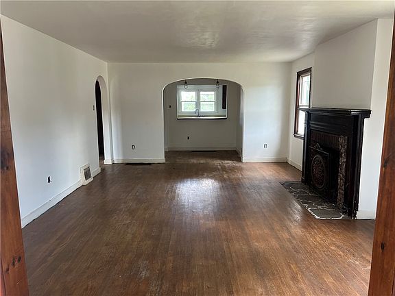 5th image of 613 Clyde St