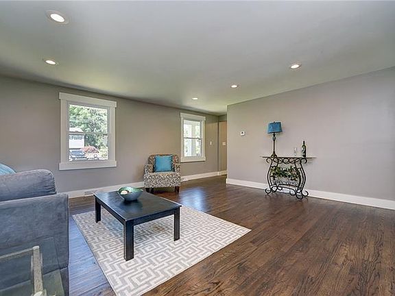5th image of 103 Echo Springs Cir