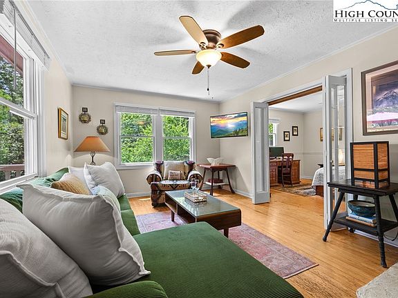 5th image of 260 Sunny Acres Overlook