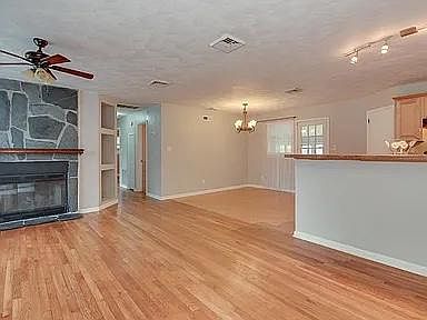 2nd image of 845 Stratford Hall Dr