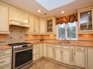 19 Arrighi Dr, Warren, NJ 07059
