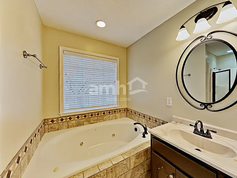 201 Fox Hunt Ln — Photo 9