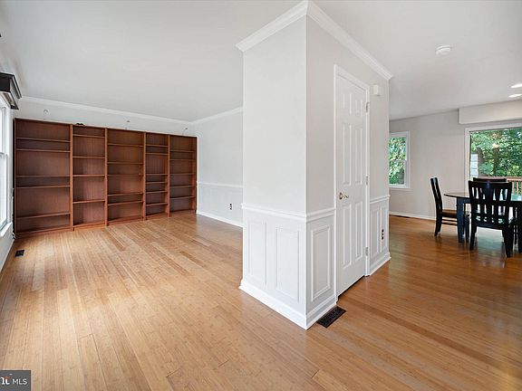 4th image of 434 Greenwood Dr