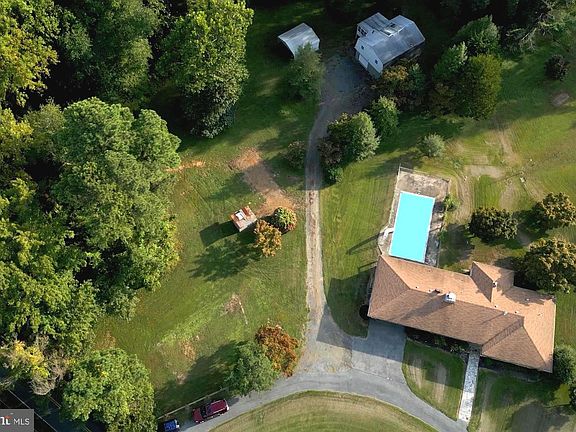 2nd image of 1836 Cherry Rd