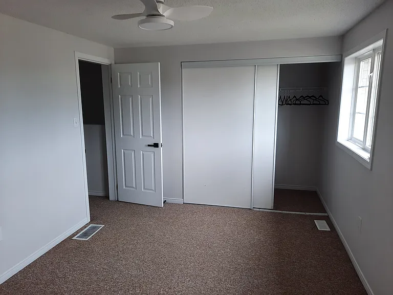 59 Courtney Cres — Photo 18